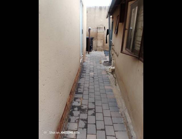 8 BEDROOM HOUSE FOR SALE IN TEMBISA EXT 11